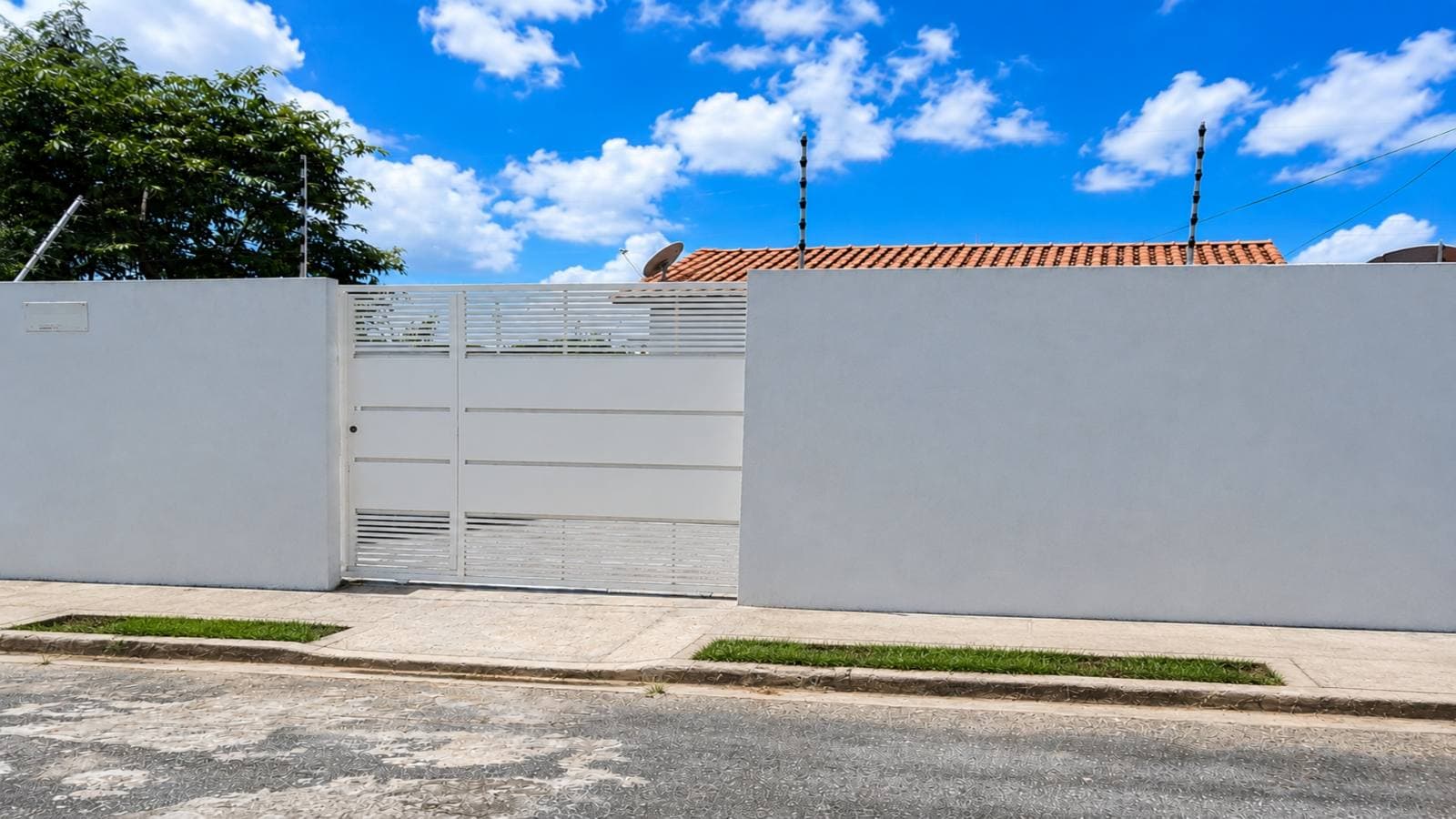 Foto principal de casa à venda no bairro Santa Terezinha em Cuiabá