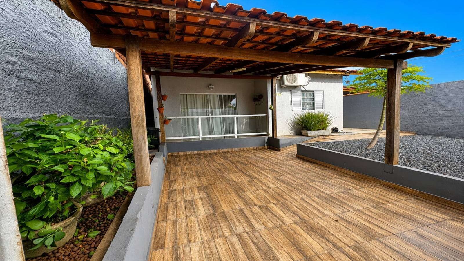 Suíte de casa à venda no bairro Jardim Imperial em Cuiabá