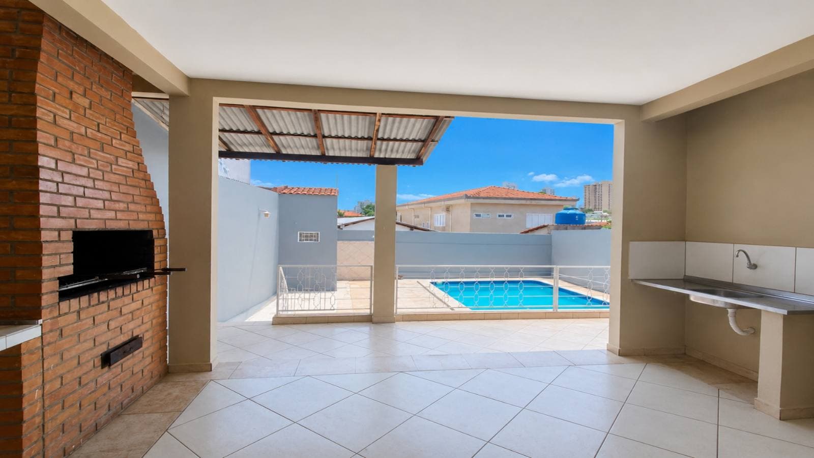 SOBRADO COM PISCINA E ÁREA GOURMET PARA LOCAÇÃO OU VENDA REGIÃO CENTRAL DE CUIABÁ CUIABÁ MT