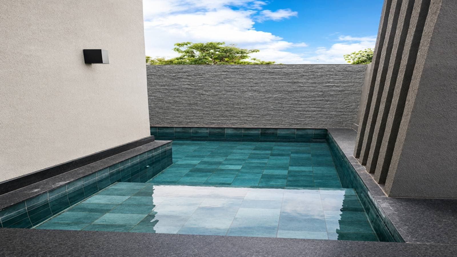 CASA À VENDA EM CONDOMÍNIO ALTO PADRÃO RECÉM CONSTRUÍDA PISCINA BAIRRO JD IMPERIAL CUIABÁ-MT.